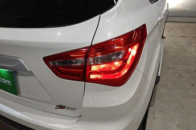 Used CHANGAN CS35 2017 1.6L Automatic Luxury Model Exterior 3