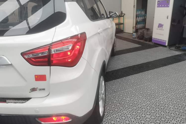 Used CHANGAN CS35 2017 1.6L Manual Luxury Model Exterior 3