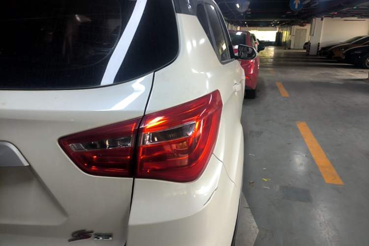 Used CHANGAN CS35 2017 1.6L Manual Luxury Model Exterior 3