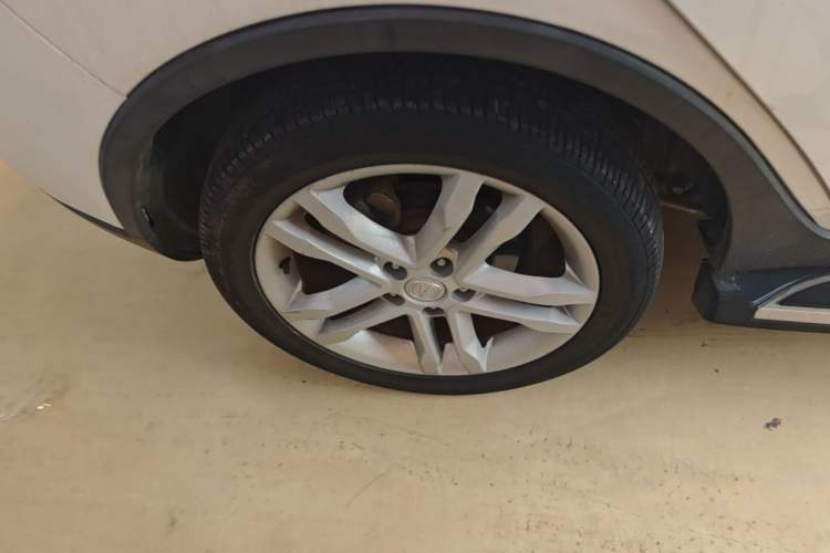 Used CHANGAN CS35 2017 1.6L Automatic Luxury Model Exterior 3