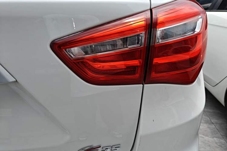 Used CHANGAN CS35 2017 1.6L Manual Luxury Model Exterior 3