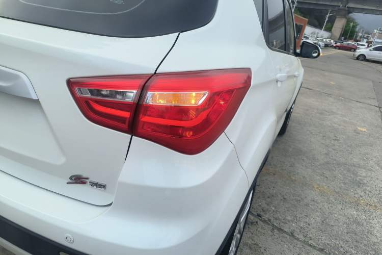 Used CHANGAN CS35 2017 1.6L Manual Luxury Model Exterior 3