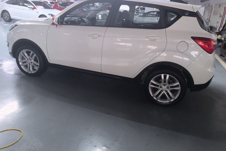 Used CHANGAN CS35 2017 1.6L Manual Luxury Model Exterior 5