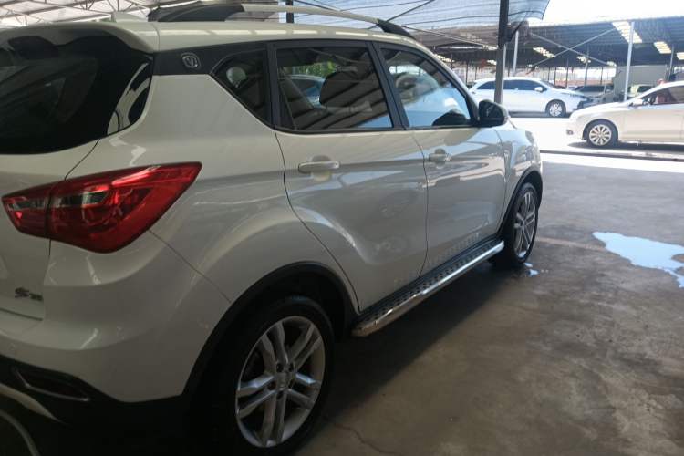 Used CHANGAN CS35 2017 1.6L Manual Luxury Model Exterior 5