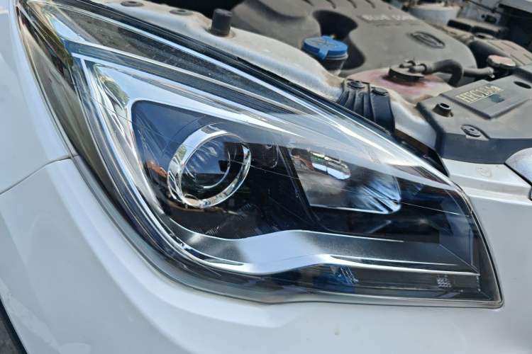 Used CHANGAN CS35 2017 1.6L Manual Luxury Model Exterior 6