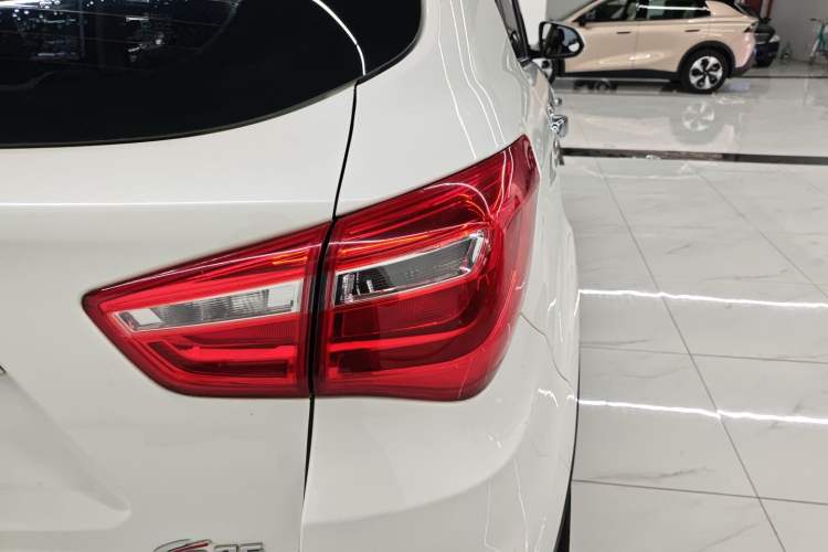 Used CHANGAN CS35 2017 1.6L Manual Luxury Model Exterior 6