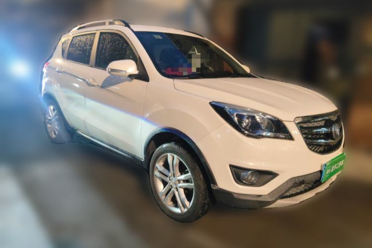 Used CHANGAN CS35 2017 1.6L Manual Luxury Model Front Right 45 Deg