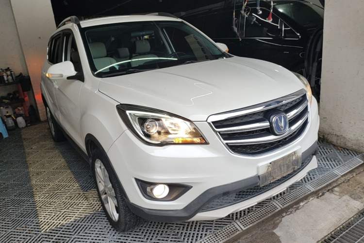 Used CHANGAN CS35 2017 1.6L Automatic Luxury Model Front Right 45 Deg
