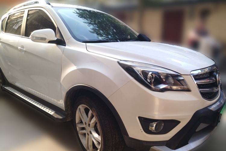 Used CHANGAN CS35 2017 1.6L Manual Luxury Model Front Right 45 Deg