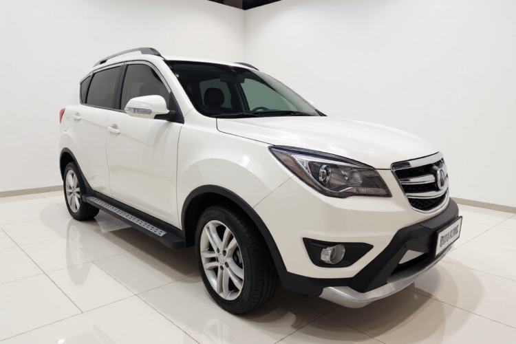 Used CHANGAN CS35 2017 1.6L Manual Luxury Model Front Right 45 Deg
