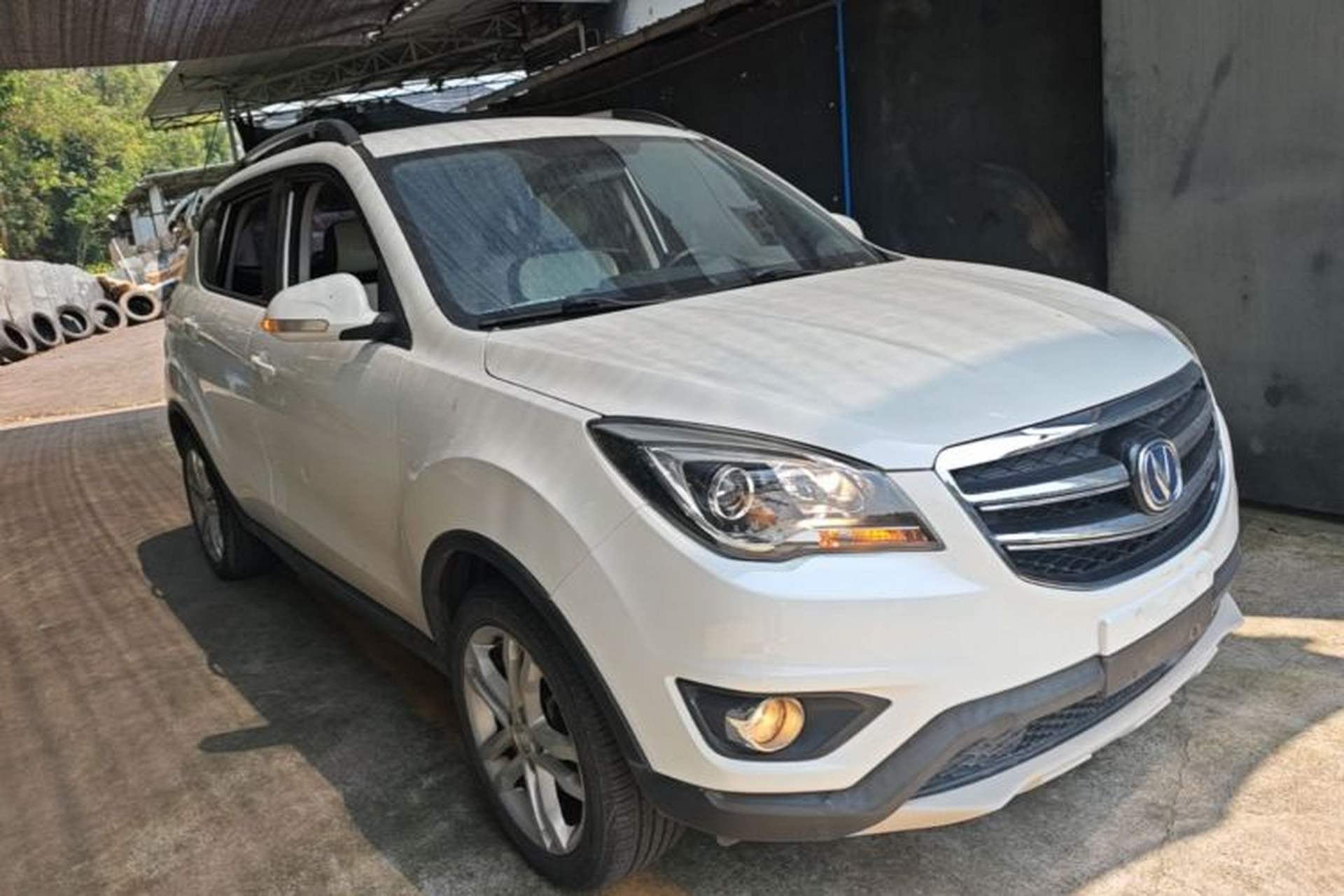 Used CHANGAN CS35 2017 1.6L Manual Luxury Model Front Right 45 Deg