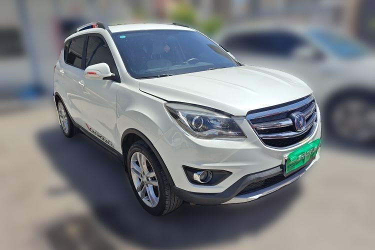Used CHANGAN CS35 2017 1.6L Manual Luxury Model Front Right 45 Deg