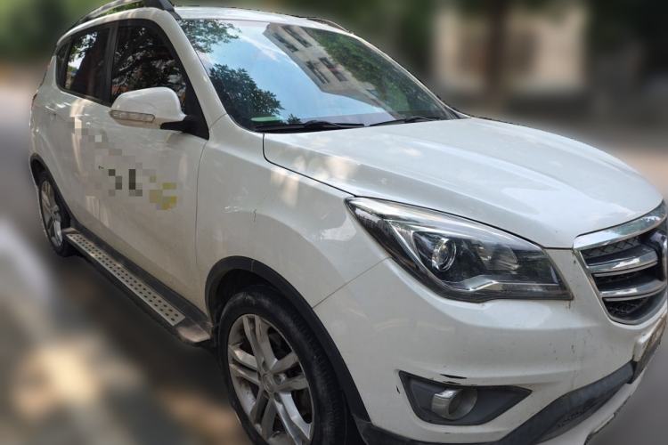 Used CHANGAN CS35 2017 1.6L Manual Luxury Model Front Right 45 Deg