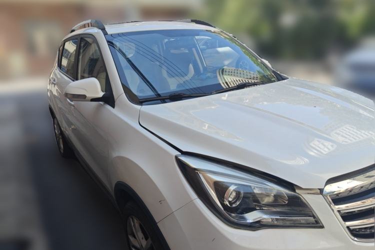 Used CHANGAN CS35 2017 1.6L Manual Luxury Model Front Right 45 Deg