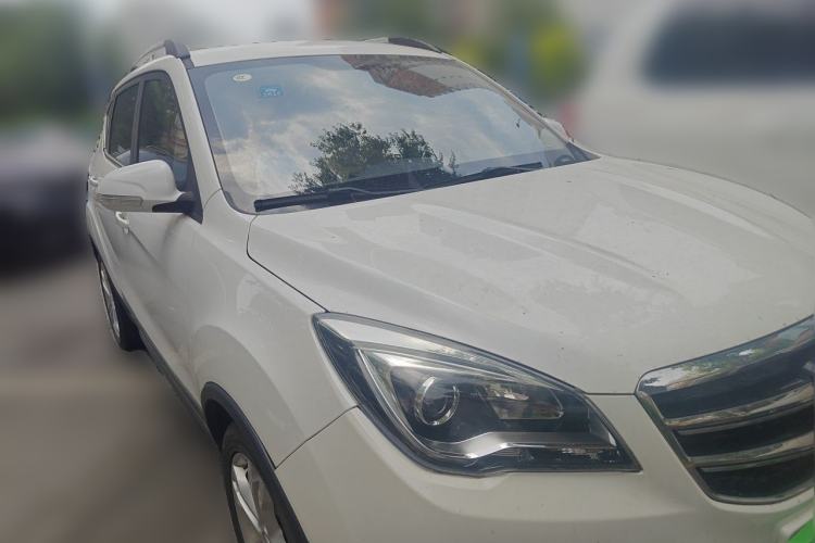 Used CHANGAN CS35 2017 1.6L Automatic Luxury Model Front Right 45 Deg