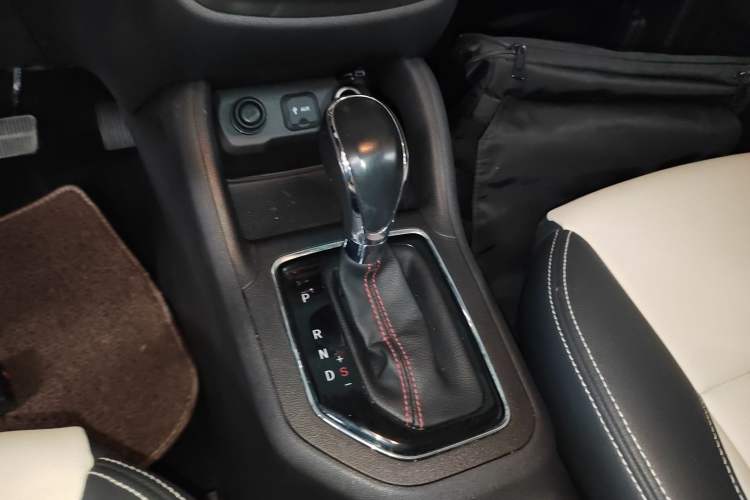 Used CHANGAN CS35 2017 1.6L Automatic Luxury Model Gear Lever