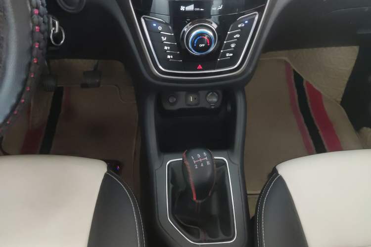 Used CHANGAN CS35 2017 1.6L Manual Luxury Model Gear Lever