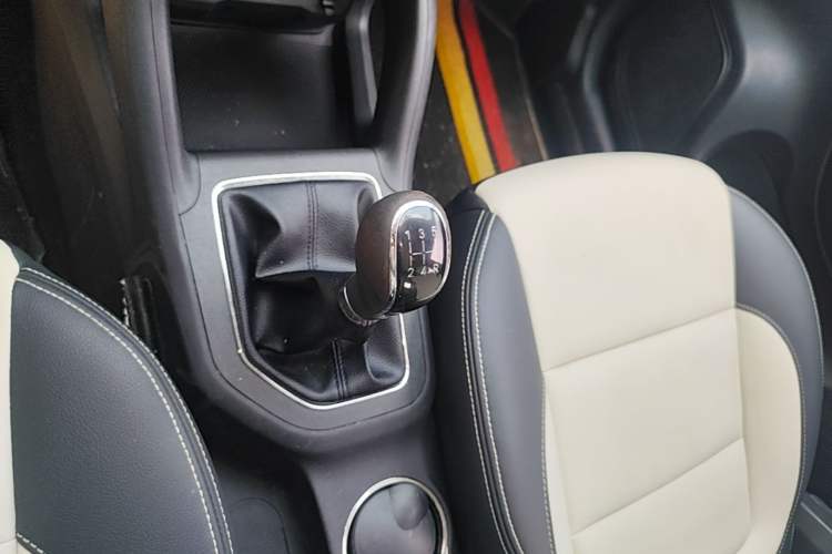Used CHANGAN CS35 2017 1.6L Manual Luxury Model Gear Lever