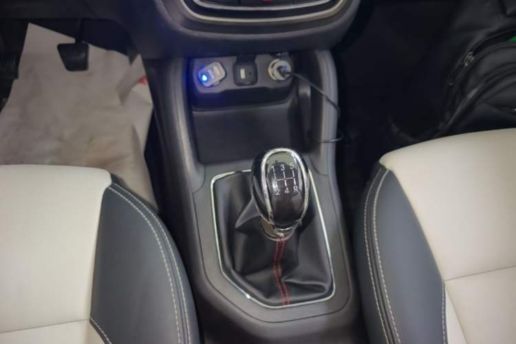 Used CHANGAN CS35 2017 1.6L Manual Luxury Model Gear Lever