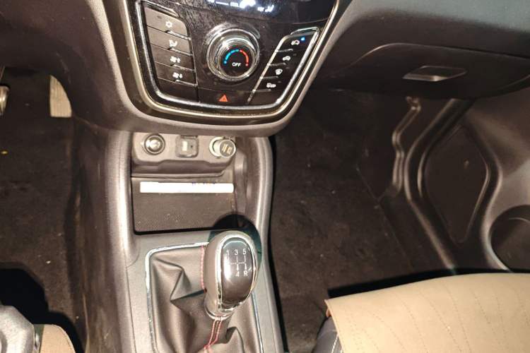 Used CHANGAN CS35 2017 1.6L Manual Luxury Model Gear Lever