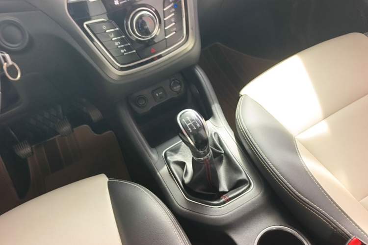 Used CHANGAN CS35 2017 1.6L Manual Luxury Model Gear Lever