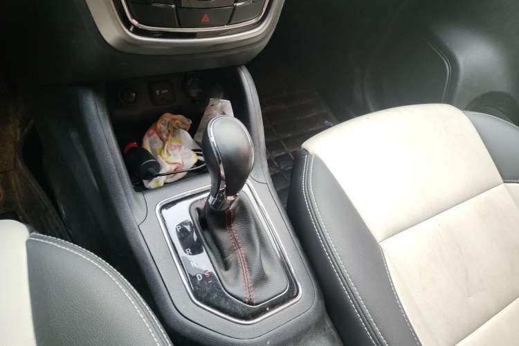 Used CHANGAN CS35 2017 1.6L Automatic Luxury Model Gear Lever