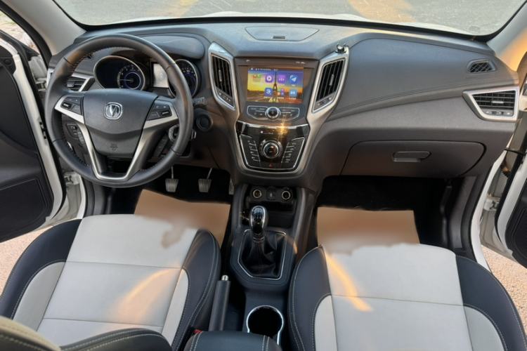 Used CHANGAN CS35 2017 1.6L Manual Luxury Model Interior 1