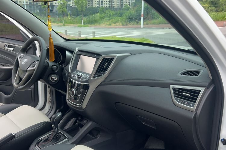Used CHANGAN CS35 2017 1.6L Automatic Luxury Model Interior 10