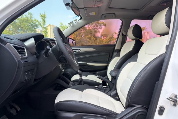 Used CHANGAN CS35 2017 1.6L Manual Luxury Model Interior 2