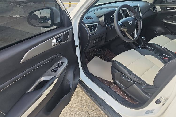 Used CHANGAN CS35 2017 1.6L Automatic Luxury Model Interior 2