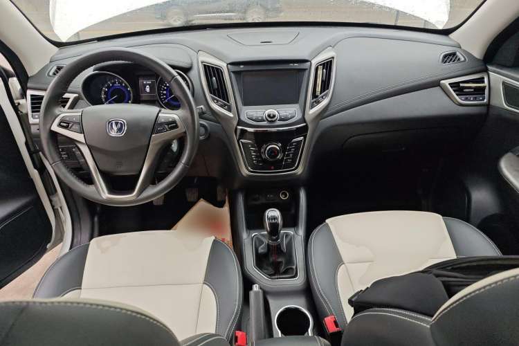 Used CHANGAN CS35 2017 1.6L Manual Luxury Model Interior 2
