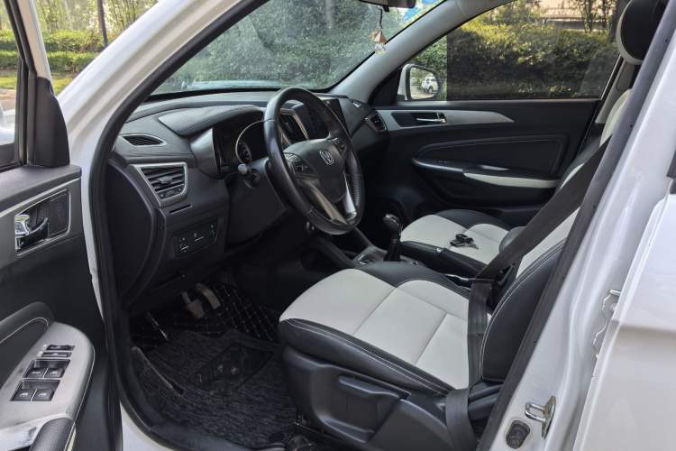 Used CHANGAN CS35 2017 1.6L Manual Luxury Model Interior 3