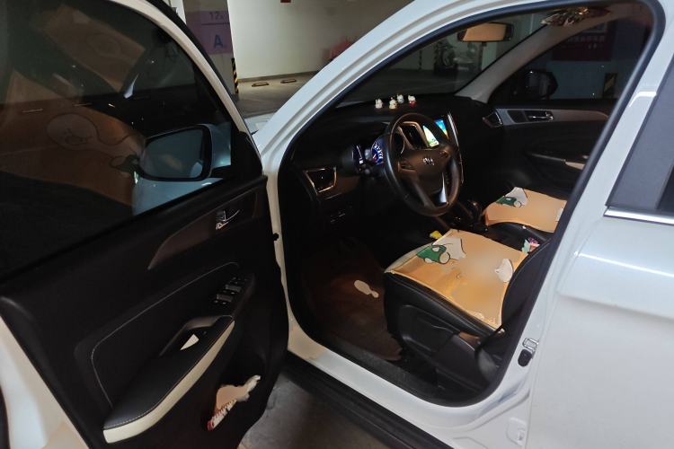 Used CHANGAN CS35 2017 1.6L Automatic Luxury Model Interior 3