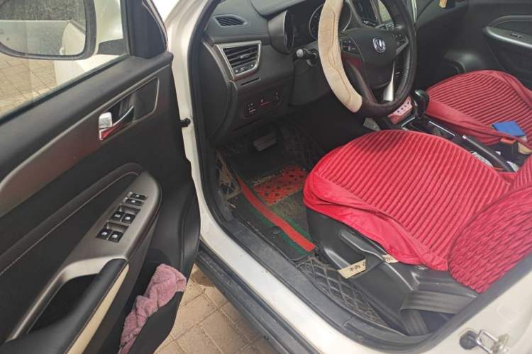 Used CHANGAN CS35 2017 1.6L Automatic Luxury Model Interior 3