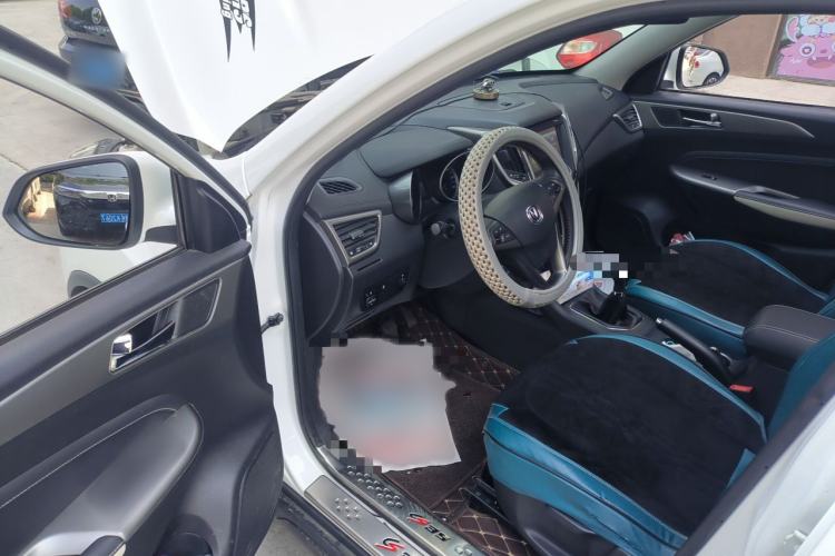 Used CHANGAN CS35 2017 1.6L Manual Luxury Model Interior 3