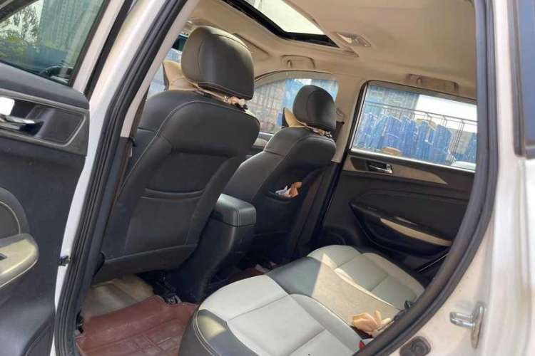 Used CHANGAN CS35 2017 1.6L Manual Luxury Model Interior 3