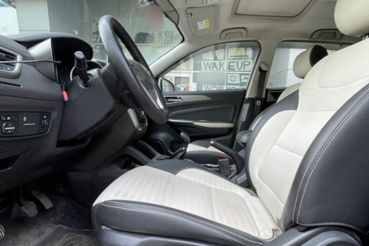 Used CHANGAN CS35 2017 1.6L Manual Luxury Model Interior 3