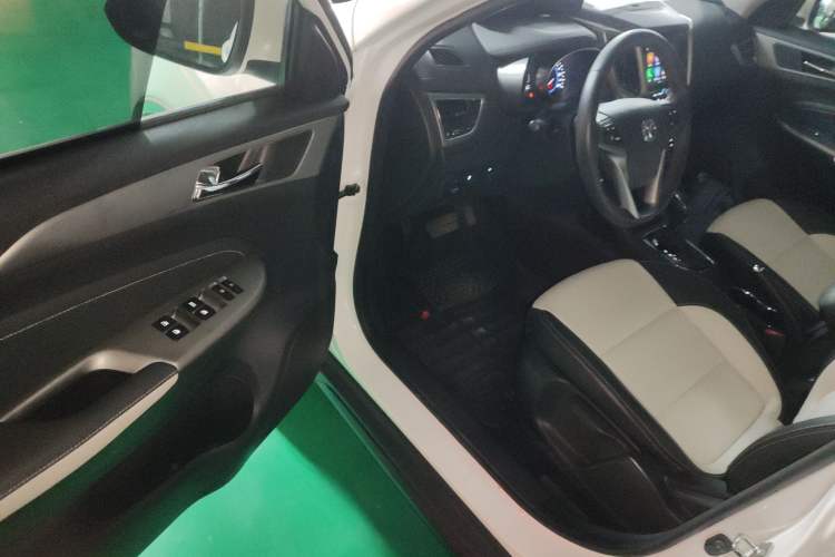 Used CHANGAN CS35 2017 1.6L Automatic Luxury Model Interior 3