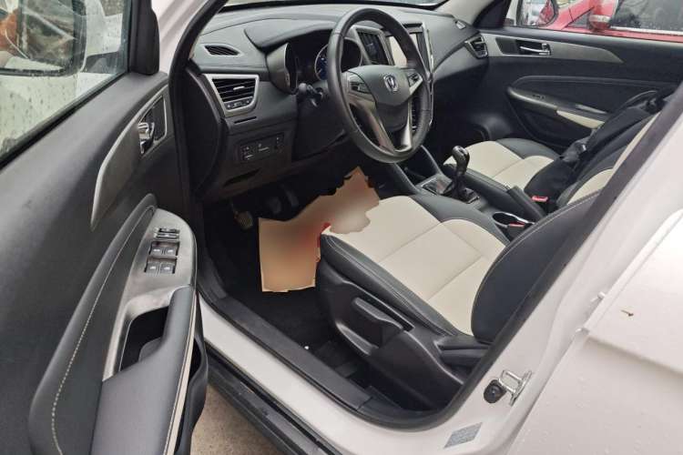 Used CHANGAN CS35 2017 1.6L Manual Luxury Model Interior 3