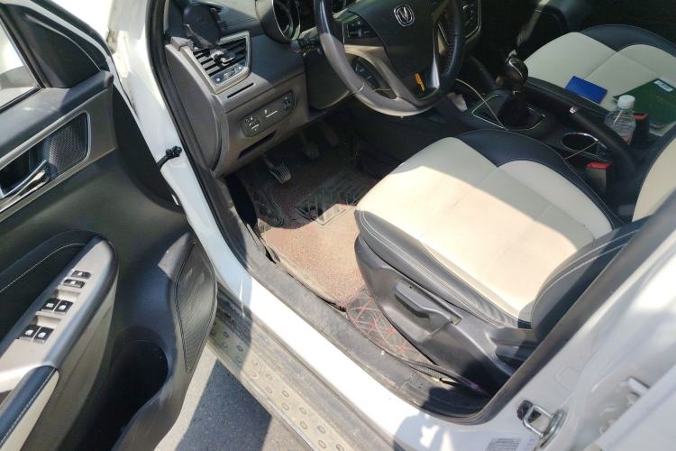 Used CHANGAN CS35 2017 1.6L Manual Luxury Model Interior 3