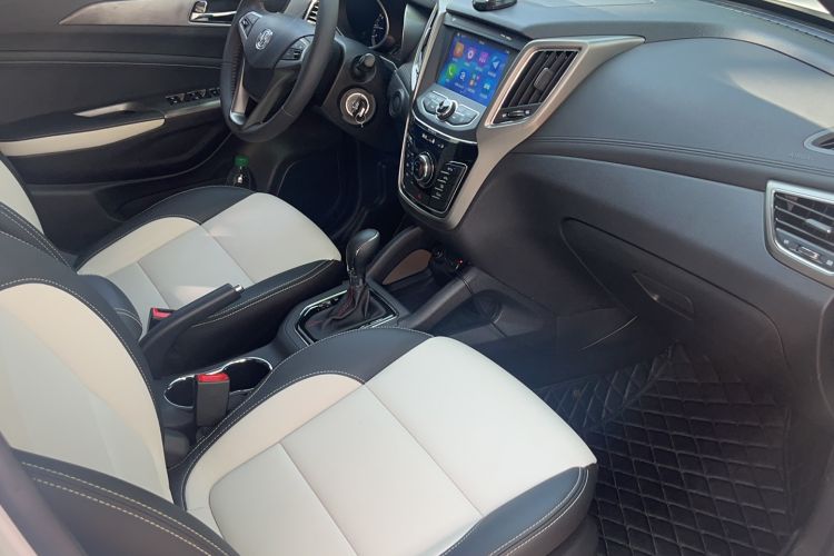 Used CHANGAN CS35 2017 1.6L Automatic Luxury Model Interior 4