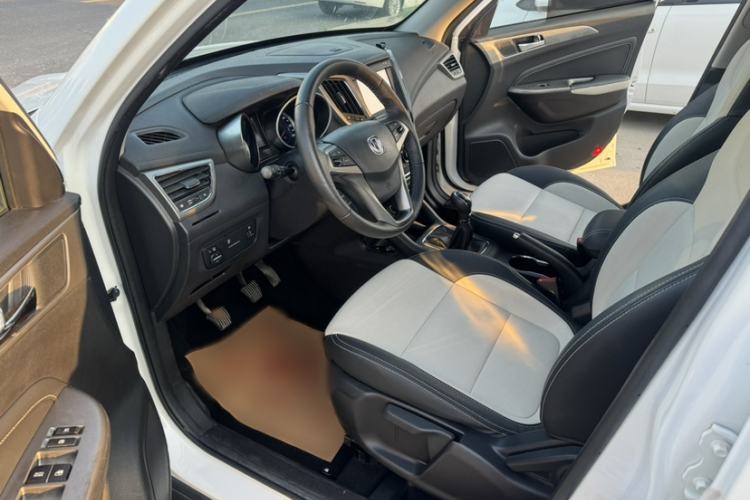 Used CHANGAN CS35 2017 1.6L Manual Luxury Model Interior 4