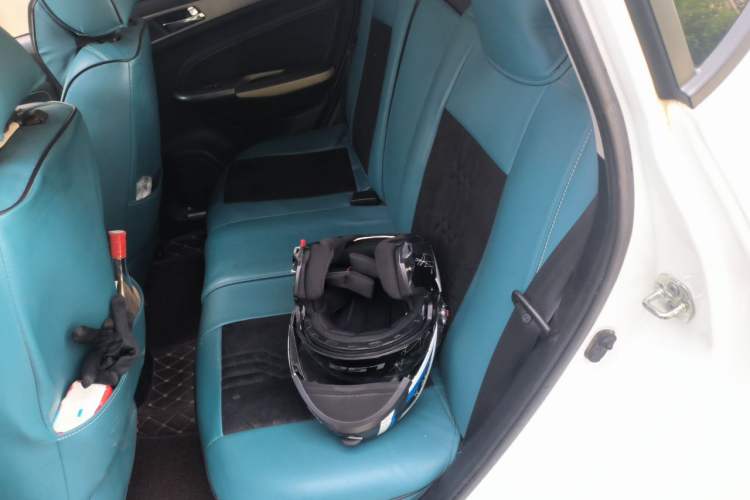 Used CHANGAN CS35 2017 1.6L Manual Luxury Model Interior 4