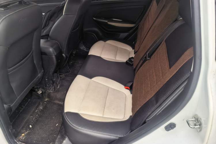 Used CHANGAN CS35 2017 1.6L Manual Luxury Model Interior 4