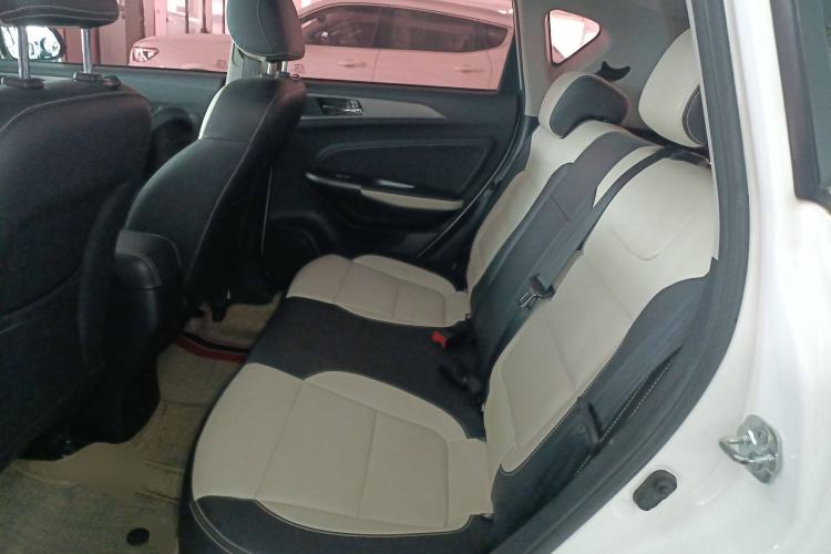 Used CHANGAN CS35 2017 1.6L Automatic Luxury Model Interior 4