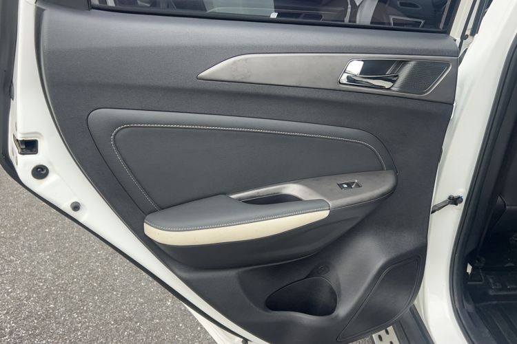 Used CHANGAN CS35 2017 1.6L Automatic Luxury Model Interior 4