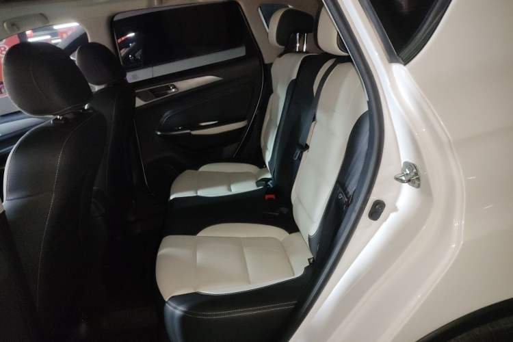 Used CHANGAN CS35 2017 1.6L Automatic Luxury Model Interior 4