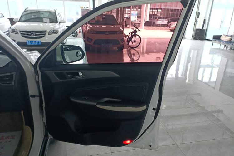Used CHANGAN CS35 2017 1.6L Automatic Luxury Model Interior 5