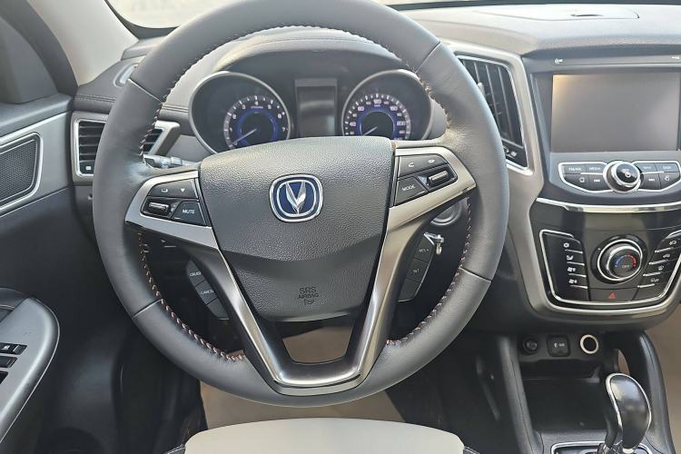 Used CHANGAN CS35 2017 1.6L Automatic Luxury Model Interior 5