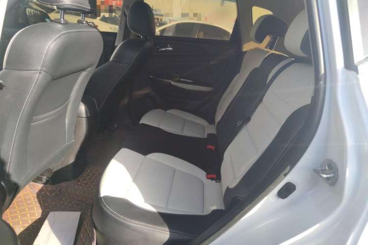 Used CHANGAN CS35 2017 1.6L Automatic Luxury Model Interior 6